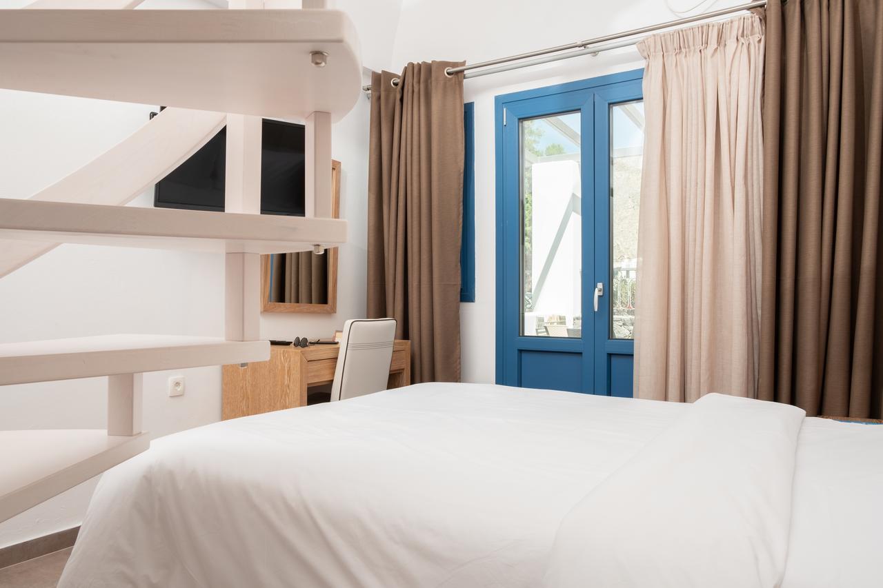 Tristhenia Lejlighedshotel Perissa  Eksteriør billede